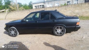 Mercedes-Benz: Mercedes-Benz 190 (W201): 1.8 l | 1993 il Sedan
