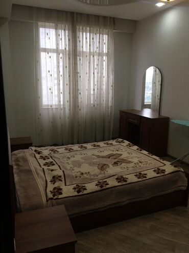 Uzunmüddətli kirayə mənzillər: Bu mənzil yaşayış binasında yerləşir və müasir dizaynlı mətbəx, yemək — 26