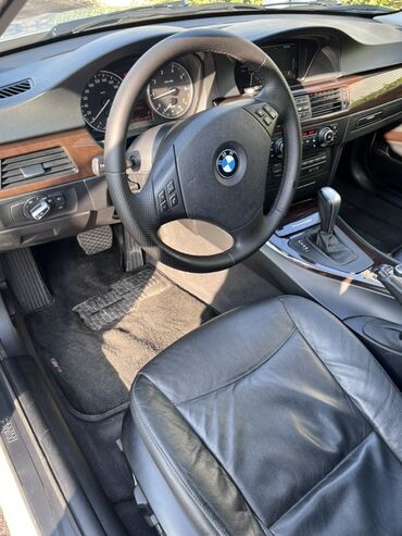BMW: BMW 320: 2 l | 2010 il Sedan — 10