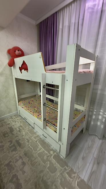 Детский мир: Двухъярусная детская кровать из массива, белый цвет. - Компактная — 2