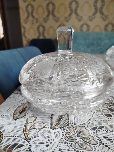 Вилки: Kristal qapaqlı qab - Material: qalın, şəffaf kristal şüşə - Dizayn