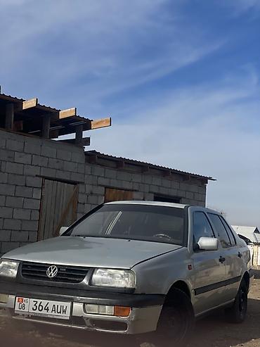 салон машины: Volkswagen Vento: 1993 г., 1.8 л, Механика, Бензин, Седан — 4