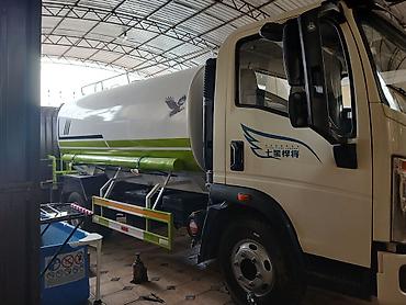 дорожная: Услуги водовоз доставка Поливомоечная машина HOWO (цистерна-водовоз) — 2