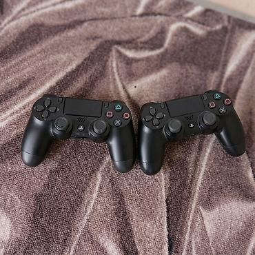 За оба 2000 геймпады DualShock 4 (PS4), черные — комплект из двух