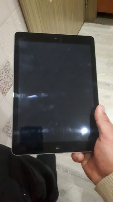 Apple iPad: Salam aypad air modeldir her seyi normal isleyi bir tek daşi