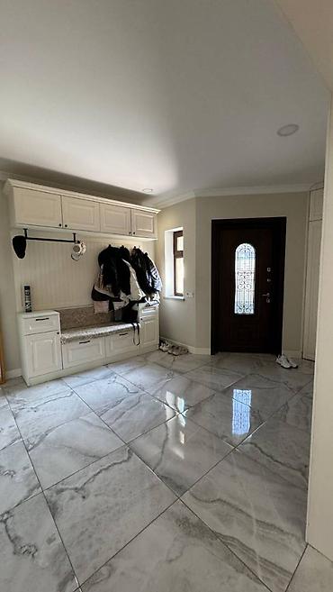 Продажа коттеджей и домов: Продается 2-х эт. дом + цокольный этаж Район Киргизия-1 Зем. участка - — 12