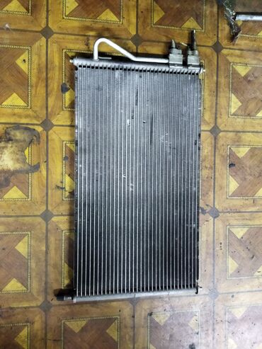 Радиаторлор: Радиатор Форд Фокус 2002 год кондиционера 2000 сом
