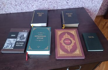 Çəngəllər: Bu dəstə müxtəlif dini kitablar(Bibliya, İncil, Zəbur,. ) daxildir