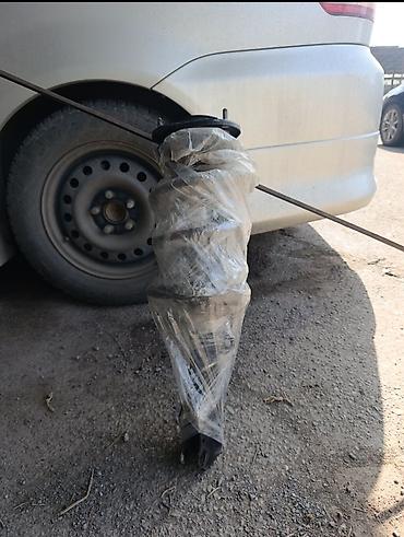 Амортизаторы, пневмобаллоны: Передний амортизатор Toyota Б/у, Оригинал, Япония — 6