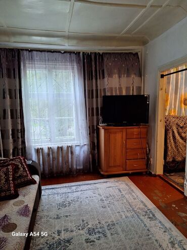 трех комнатный квартира: 2 комнаты, 42 м², Сталинка, 1 этаж, Старый ремонт