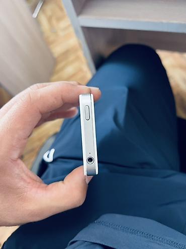 мобила: IPhone 4/4s, белый цвет — комплект из двух устройств - Диагональ — 6