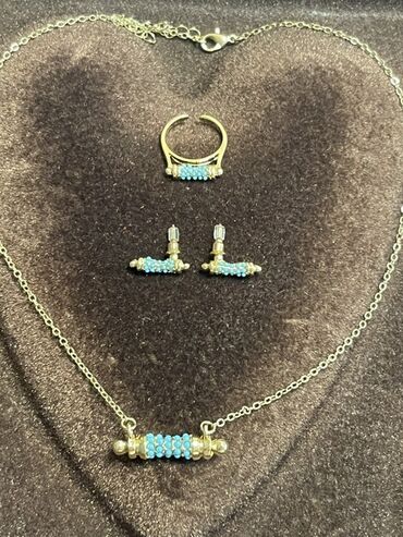 Zərgərlik dəstləri: Dəstə daxildir: Sırğa -da lalafo.az — 8 Zərgərlik dəstləri: Dəstə daxildir: Sırğa — 8