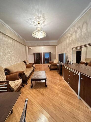 Yeni tikili: 3 otaqlı, Yeni tikili, m. İçərişəhər, 100 kv. m — 2