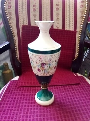 Ostali antikviteti: 400 komada porcelana,kristala i Murano stakla. Cena -dogovor — 10