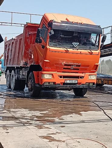 приставка ви: Самосвал КАМАЗ, оранжевый, 6x4 (трёхосный). Кузов с высокими бортами и — 3