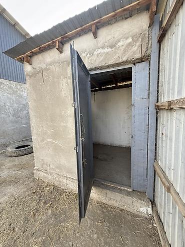 пустой участок бишкек: 400 м², With parking, Другой тип здания — 8