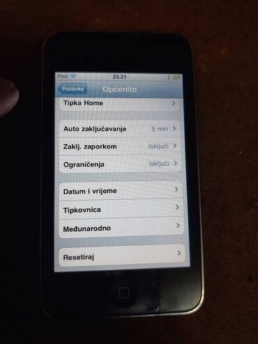 IPod i MP3-plejeri: Odlicno ocuvan i provereno ispravan Apple iPod Touch 8GB Baterija — 7