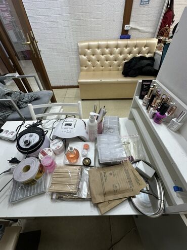 маникюрные стулья: Срочно‼️ сатылат 1-2 жолу эле колдонулган баарын текшерип алсаныздар