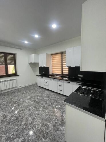 Продажа домов: 327 м², 6 комнат, Свежий ремонт С мебелью, Кухонная мебель