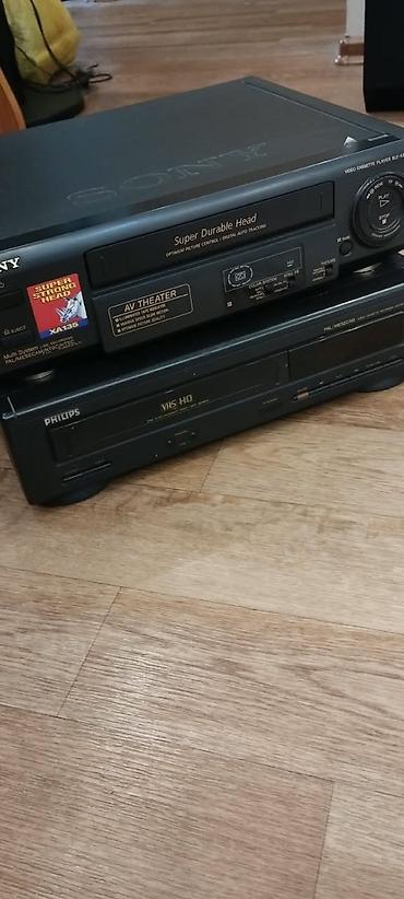 магнитофон нота: Два видеомагнитофона VHS. 1) Sony (модель из серии SLV, на панели — 3