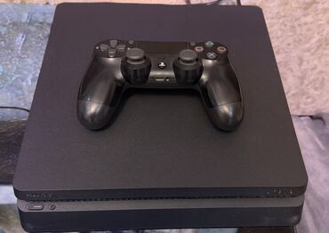 PS4 (Sony PlayStation 4): Продам PS 4 slim 500 GB в идеальном состоянии весь комплект играли