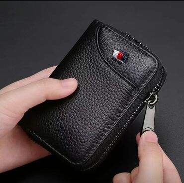 маленький кошелёк: Кошелёк
Цвет черный
Удобный и мощный кошелёк 👍
напишите Ватсапп
