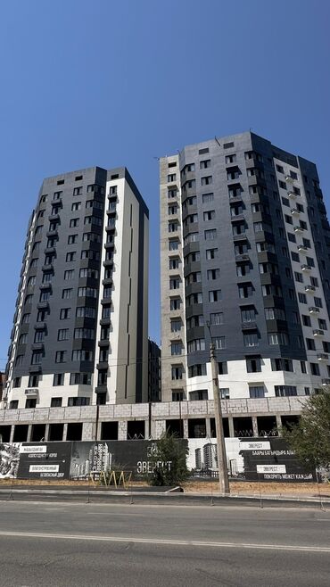 Батирлерди сатуу: 1 бөлмө, 41 кв. м, Элитка, 4 кабат, ПСО (өзү оңдоп түзөтүп бүтүү үчүн)