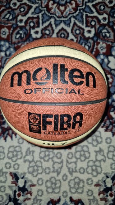 баскетбольный мяч molten: Баскетбольный мяч Molten GL7, одобренный FIBA, предназначен для игр на