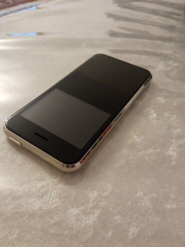 ikinci telefon: IPhone 4, 16 GB, Natural Titanium