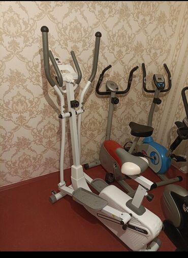 Digər trenajorlar: Sport elliptik trenajoru. Qolları hərəkətli və hərəkətsizdir. Kompüter