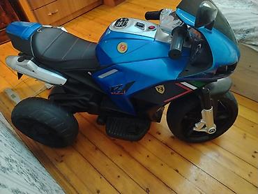 motosiklet uşaq: Uşaq üçün elektrikli üçtəkərli motosiklet - Rəng: mavi-qara, sport — 2