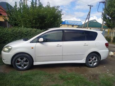 Toyota: Toyota Ipsum: 2001 г., 2.4 л, Автомат, Газ, Минивэн