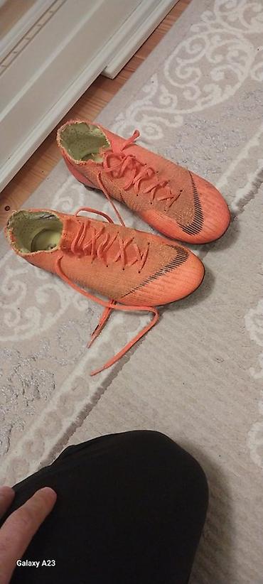 Kişi ayaqqabıları: Nike Mercurial kramponları – narıncı rəng, aşağı profilli dizayn. - — 2