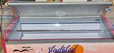 Zamrzivači: Profesionalna vitrina za sladoled ISA – Carte d’Or brendiranje.Ima — 2