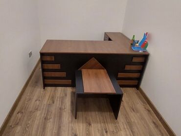 Ofis masaları: Yeni, Müdir üçün, Dördbucaq masa