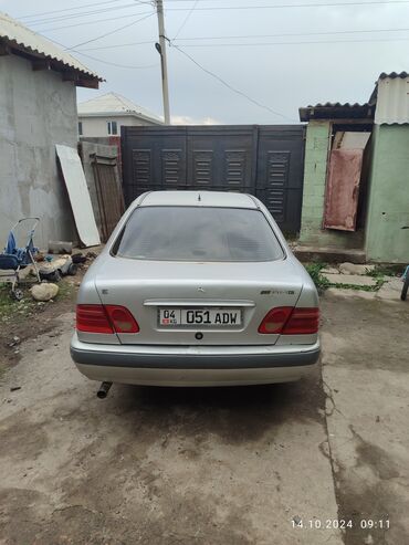 меняю 210: Mercedes-Benz E 200: 1995 г., 2 л, Механика, Газ, Седан