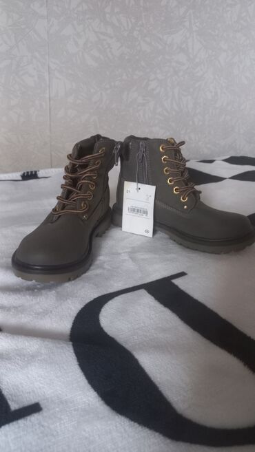 обувь рабочий: Продаю детские ботинки размер 31. c&a Германия