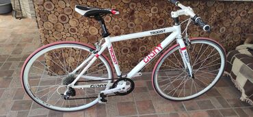 Спорт и хобби: Продам шоссейный велосипед Giant белый, алюминиевая рама, вес 10 кг