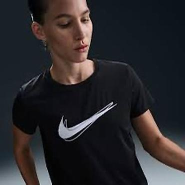 stradivarius s: NIKE One Swoosh Dri-FIT Short Sleeve Top vel. S NOVO
HJ — 2