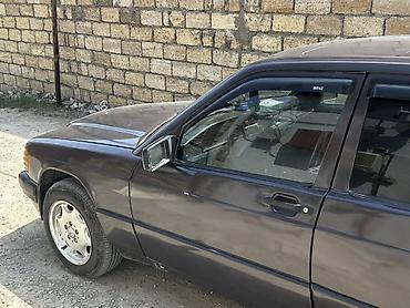 prius teker: Mercedes-Benz 190: 2 l | 1992 il Sedan — 9