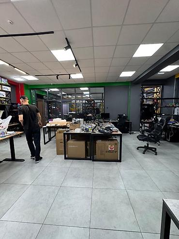 Аренда офисов: Аренда офисов, 100 м², В жилом комплексе, 1 линия, С оборудованием, С видом на горы — 4