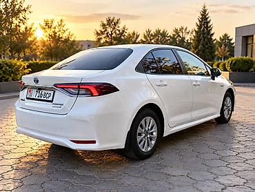 Toyota: Toyota Corolla: 2021 г., 1.8 л, Автомат, Гибрид, Седан — 5