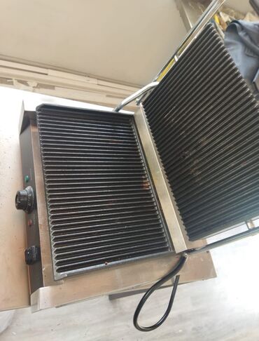 yemək qabı: Toster 150 manat 16 dilimlik, elektrik 220W, ölçüləri 410x 350x