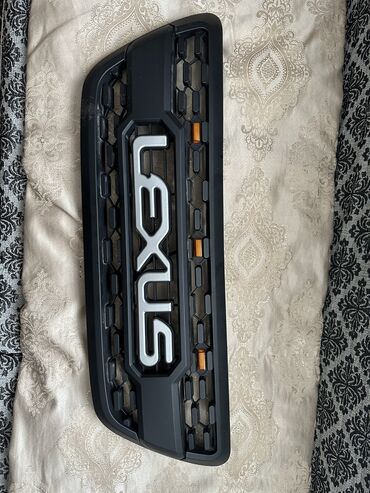 Решетки, облицовки: Решетка радиатора Lexus Оригинал