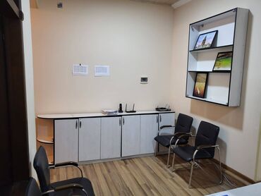 Ofislər: Azadliq metrosunun yaxınlığında təmirli obyekt ümumi sahəsi 110 kv,m — 5