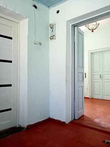 аренда салонов: Советская Ахунбаева. Сдаю часть дома из 2-ух комнат и кухни, вход в