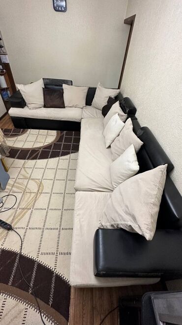 металлический диван: Диван-кровать, цвет - Черный, Б/у