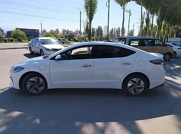 geely e5: Hyundai Elantra: 2019 г., 1.6 л, Автомат, Гибрид, Седан — 2