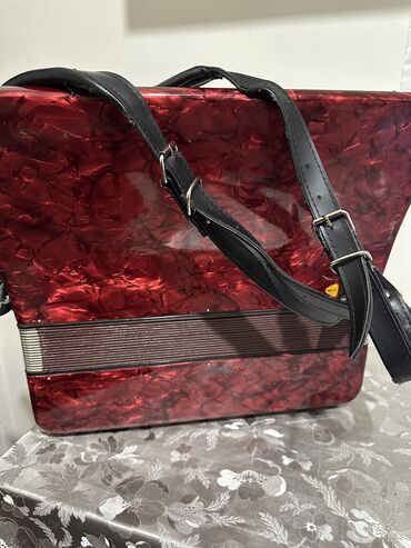 Аккордеоны: Продаю Германский Аккордеон состоянии очень хороший есть футляр — 12