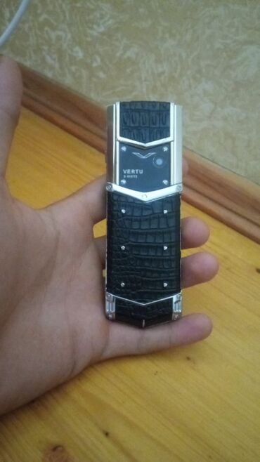Vertu: Vertu Constellation, < 2 GB Memory Capacity, rəng - Qara, Düyməli